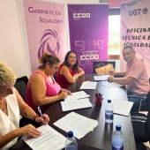 Nos sentimos orgullosos por haber firmado recientemente con la Federación Servicios CCOO Canarias, el 𝘭 𝘗𝘭𝘢𝘯 𝘥𝘦 𝘐𝘨𝘶𝘢𝘭𝘥𝘢𝘥 𝘥𝘦 𝘊𝘢𝘯𝘱𝘢𝘱𝘭𝘢𝘴🖊🧡

#Canpaplas #plandeigualdad #mejoras #crecimiento